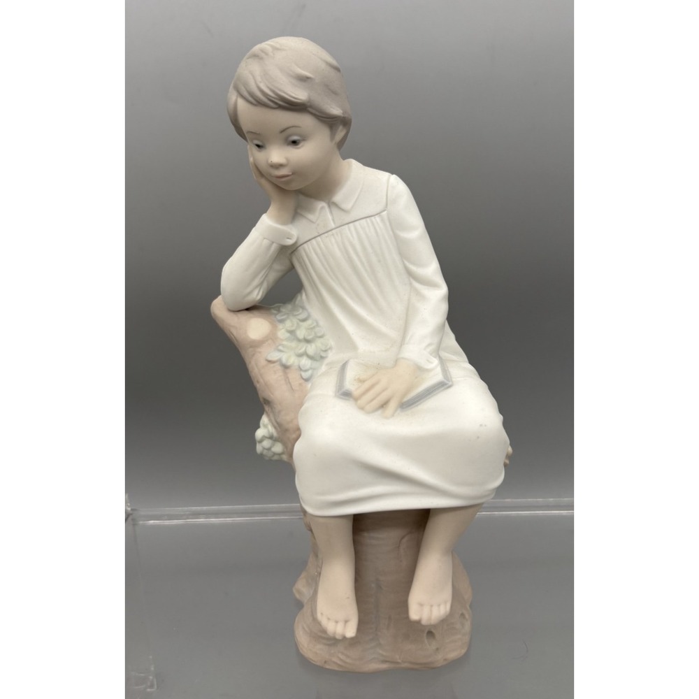 Vintage Lladro 4876 Thinker Little Boy on Tree Stump Porcelain Figurine Spain 9"
